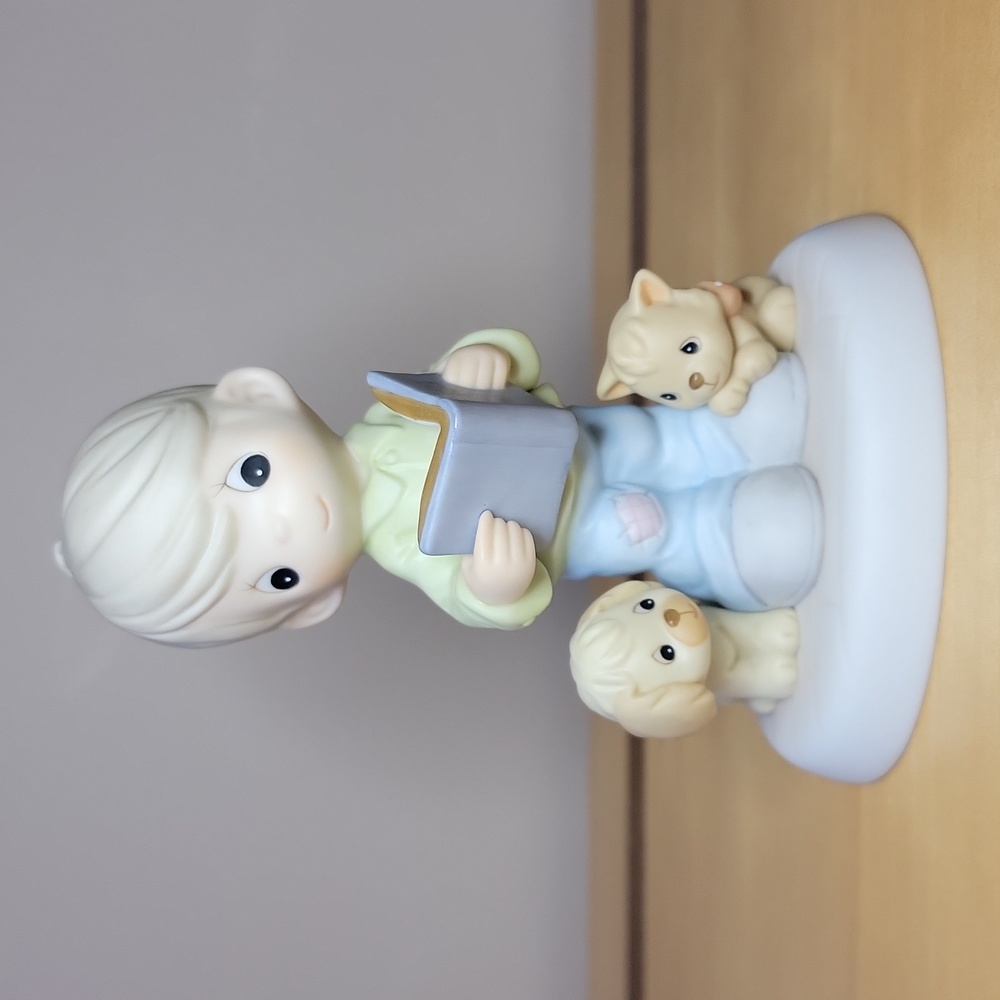 2000 Precious Moments "A Godchild To My Heart" Figurine